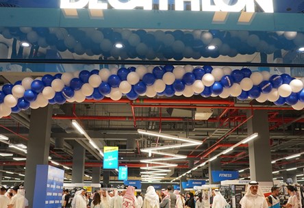 تفتتح مجموعة AZADEA العلامة التجارية الرياضية المعترف بها عالمياً Decathlon في البحرين
